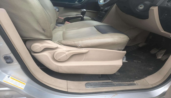 2017 Mahindra XUV500 W6 1.99, Diesel, Manual, 63,774 km, Driver Side Adjustment Panel