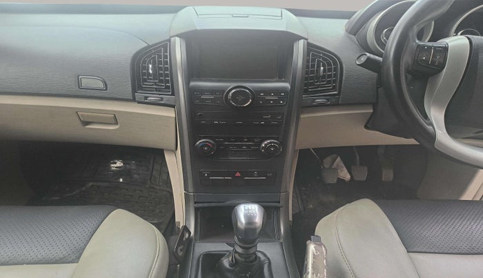 2017 Mahindra XUV500 W6 1.99, Diesel, Manual, 63,774 km, Air Conditioner