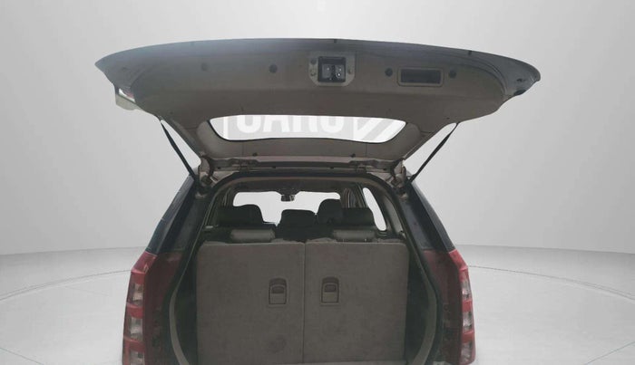 2017 Mahindra XUV500 W6 1.99, Diesel, Manual, 63,774 km, Boot Door Open