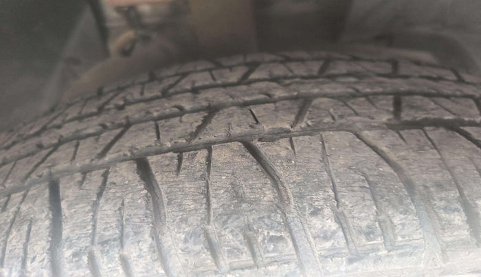 2017 Mahindra XUV500 W6 1.99, Diesel, Manual, 63,774 km, Right Rear Tyre Tread