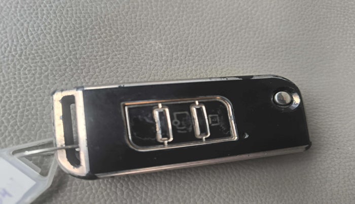 2017 Mahindra XUV500 W6 1.99, Diesel, Manual, 63,774 km, Key Close Up