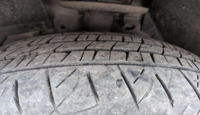 2017 Mahindra XUV500 W4, Diesel, Manual, 63,991 km, Right Front Tyre Tread