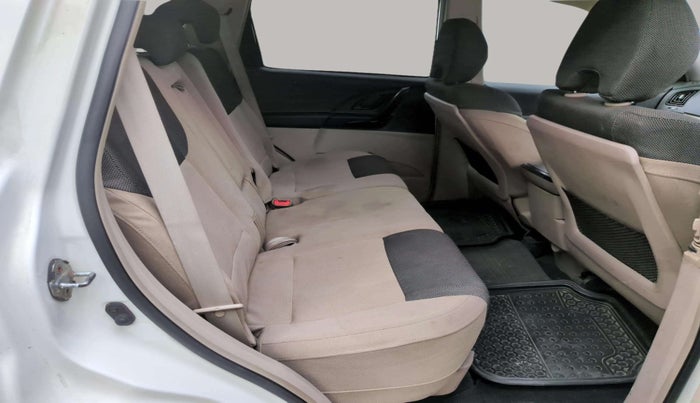 2017 Mahindra XUV500 W4, Diesel, Manual, 63,991 km, Right Side Rear Door Cabin