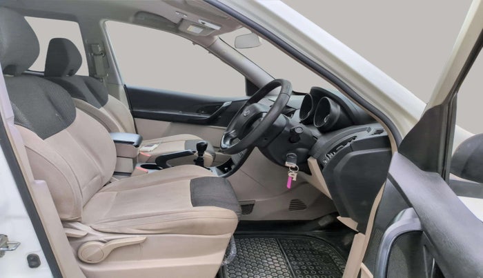 2017 Mahindra XUV500 W4, Diesel, Manual, 63,991 km, Right Side Front Door Cabin