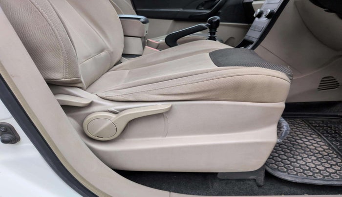 2017 Mahindra XUV500 W4, Diesel, Manual, 63,991 km, Driver Side Adjustment Panel