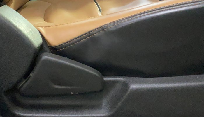 2020 Renault Kwid RXT 1.0 AMT (O), Petrol, Automatic, 55,015 km, Driver Side Adjustment Panel