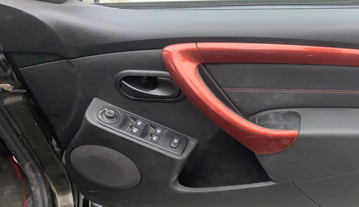 2018 Renault Duster 85 PS RXS MT DIESEL, Diesel, Manual, 1,28,228 km, Driver Side Door Panels Control