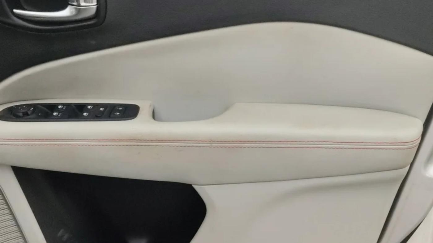 2018 Jeep Compass LIMITED 1.4 PETROL AT, Petrol, Automatic, 70,787 km, Driver Side Door Panels Control
