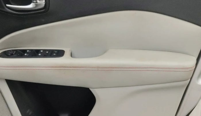 2018 Jeep Compass LIMITED 1.4 PETROL AT, Petrol, Automatic, 70,787 km, Driver Side Door Panels Control