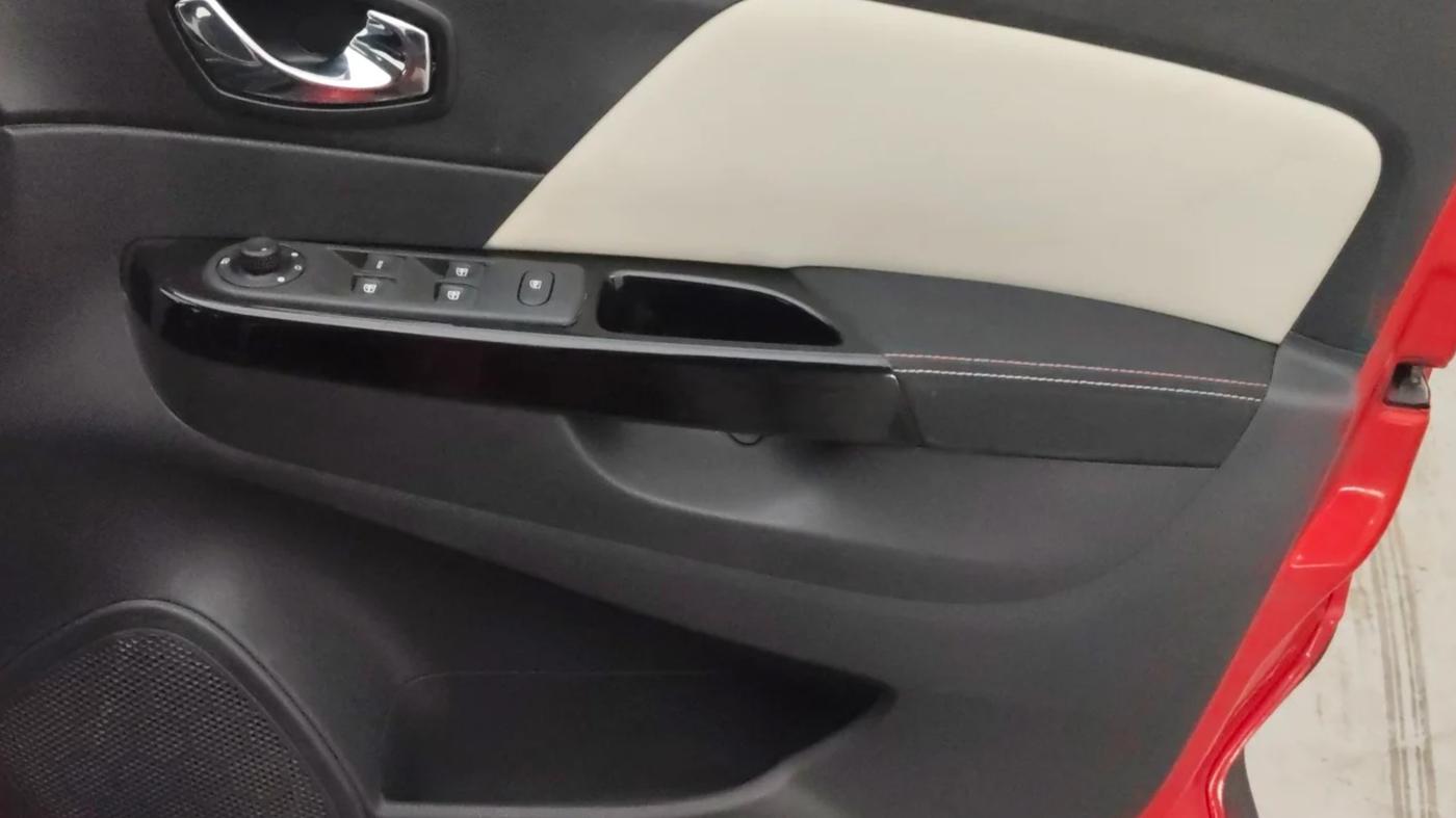2018 Renault Captur RXT PETROL, Petrol, Manual, 43,274 km, Driver Side Door Panels Control