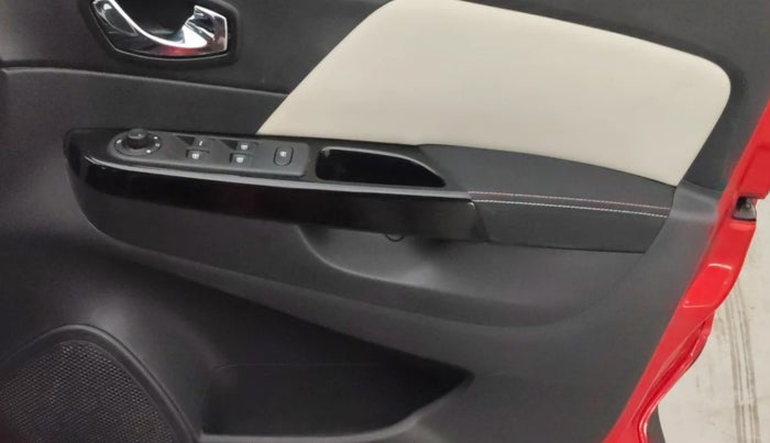 2018 Renault Captur RXT PETROL, Petrol, Manual, 43,274 km, Driver Side Door Panels Control