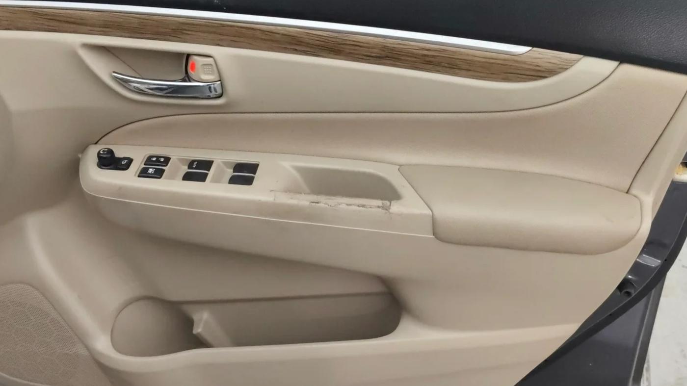 2022 Maruti Ciaz ZETA 1.5 SHVS MT PETROL, Petrol, Manual, 22,213 km, Driver Side Door Panels Control