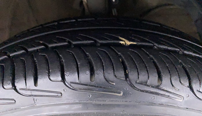 2021 Maruti Swift VXI D, Petrol, Manual, 82,896 km, Right Front Tyre Tread