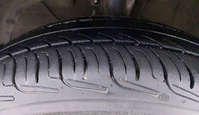 2021 Maruti Swift VXI D, Petrol, Manual, 82,896 km, Left Front Tyre Tread