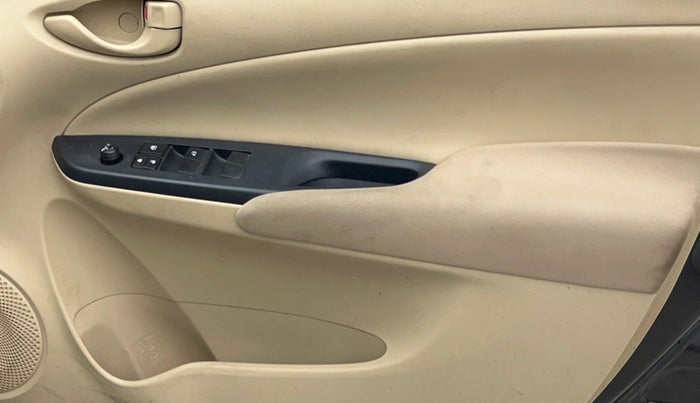 2018 Toyota YARIS J MT, Petrol, Manual, 32,291 km, Driver Side Door Panels Control