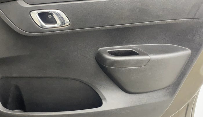 2018 Renault Kwid RXT 1.0 (O), Petrol, Manual, 76,789 km, Driver Side Door Panels Control