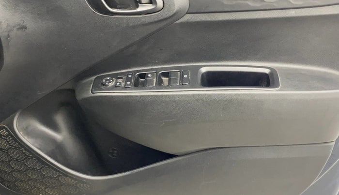 2022 Hyundai GRAND I10 NIOS SPORTZ 1.0 TURBO GDI, Petrol, Manual, 32,832 km, Driver Side Door Panels Control