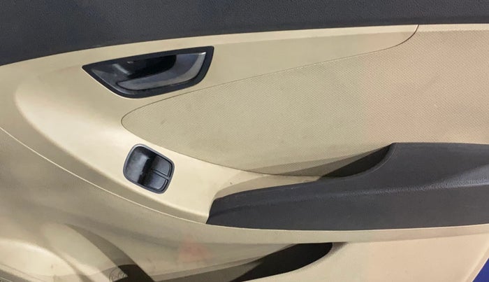 2016 Hyundai Eon SPORTZ, Petrol, Manual, 23,594 km, Driver Side Door Panels Control