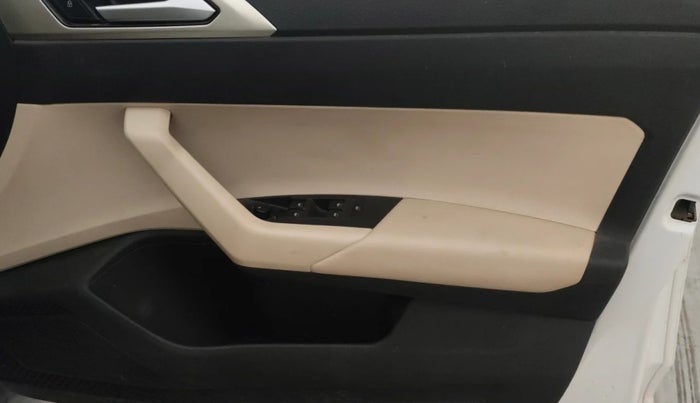 2022 Volkswagen VIRTUS TOPLINE TSI 1.0 AT, Petrol, Automatic, 11,979 km, Driver Side Door Panels Control