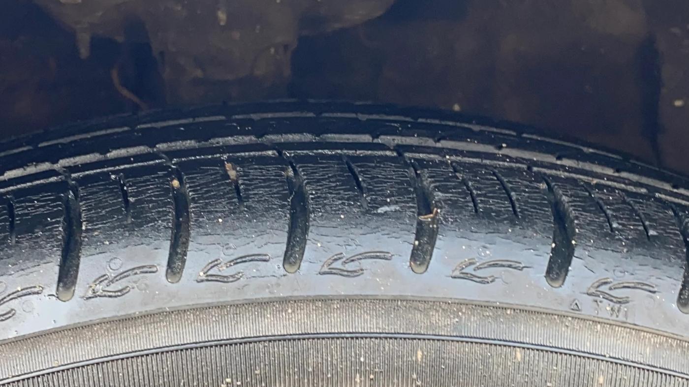 2022 Hyundai GRAND I10 NIOS ASTA AMT 1.2 KAPPA VTVT, Petrol, Automatic, 6,988 km, Right Front Tyre Tread
