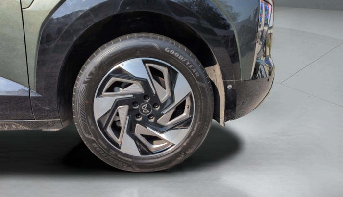 2025 Mahindra XEV 9e Pack Three B79 KWH, Electric, Automatic, 6,187 km, Right Front Wheel