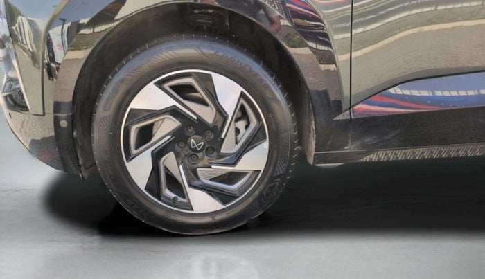 2025 Mahindra XEV 9e Pack Three B79 KWH, Electric, Automatic, 6,187 km, Left Front Wheel