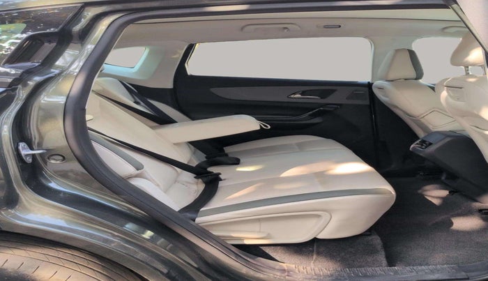 2025 Mahindra XEV 9e Pack Three B79 KWH, Electric, Automatic, 6,187 km, Right Side Rear Door Cabin