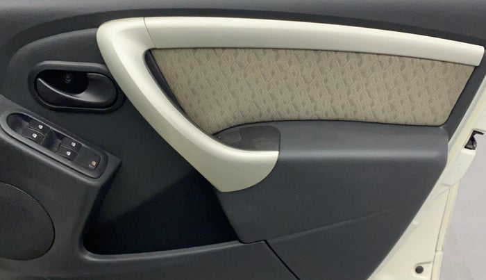 2014 Renault Duster 85 PS RXL PLUS DIESEL, Diesel, Manual, 76,863 km, Driver Side Door Panels Control