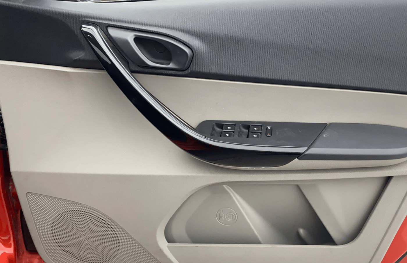 2016 Tata Tiago XT PETROL, Petrol, Manual, 55,817 km, Driver Side Door Panels Control