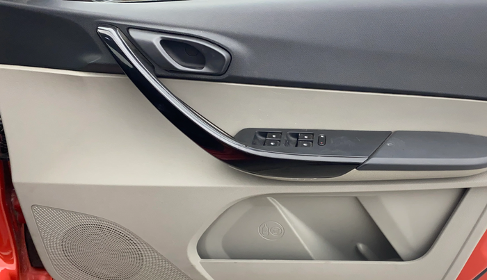 2016 Tata Tiago XT PETROL, Petrol, Manual, 55,817 km, Driver Side Door Panels Control
