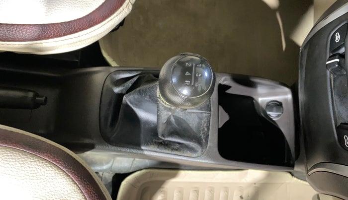 2018 Hyundai Eon MAGNA +, Petrol, Manual, 36,950 km, Gear Lever