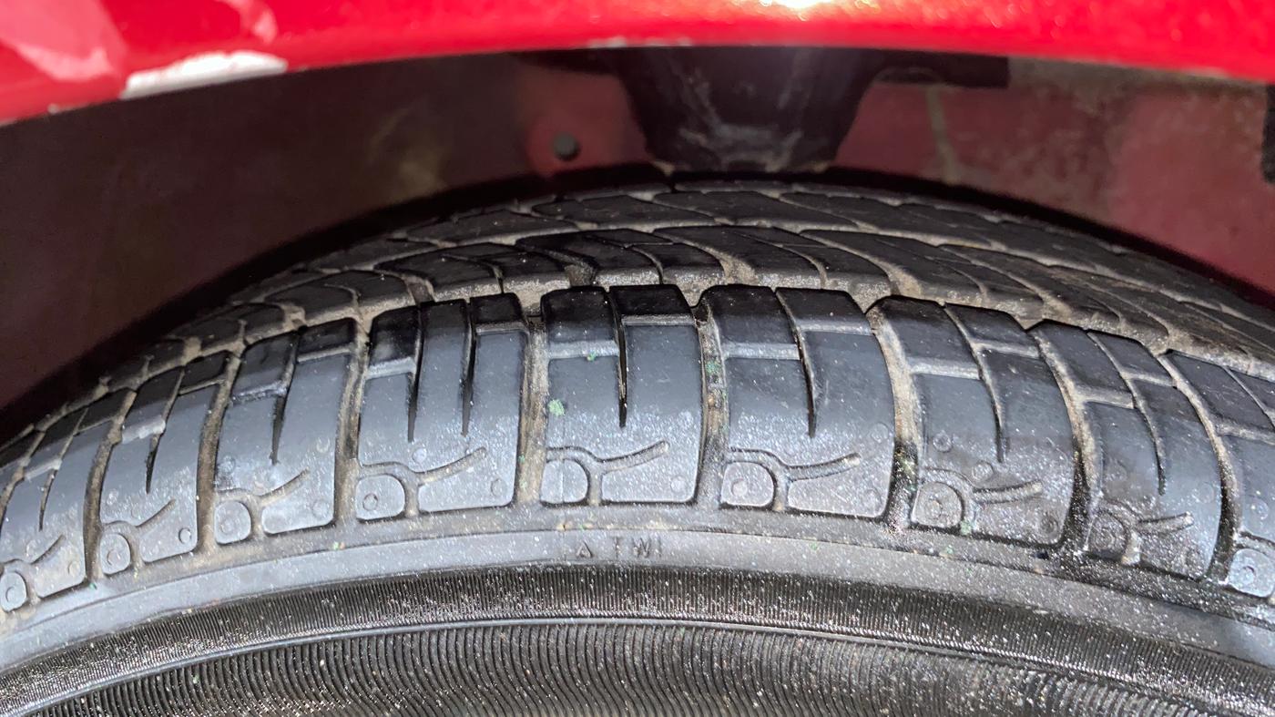 2018 Hyundai Eon MAGNA +, Petrol, Manual, 36,862 km, Right Front Tyre Tread