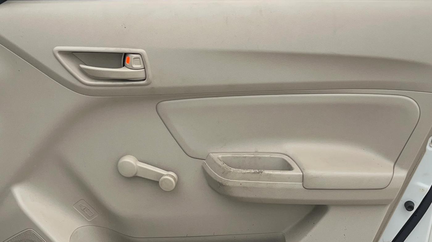 2020 Maruti Dzire LXI, Petrol, Manual, 61,101 km, Driver Side Door Panels Control