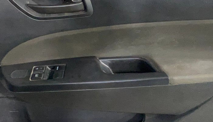 2016 Maruti Swift LXI (O), Petrol, Manual, 67,639 km, Driver Side Door Panels Control