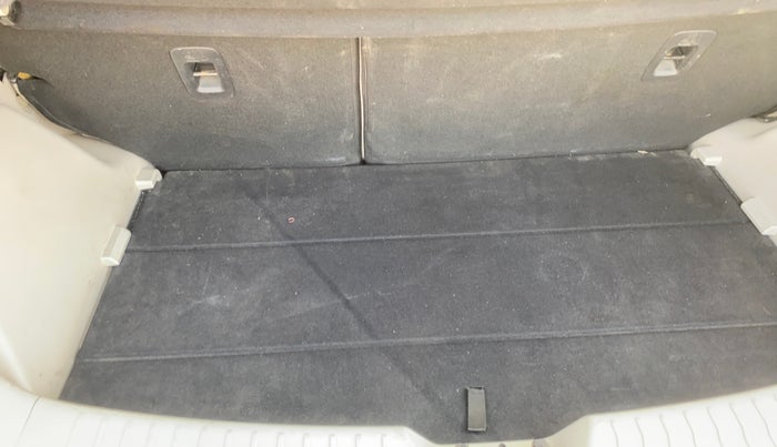 2019 Mahindra XUV300 W8 (O) 1.2 PETROL, Petrol, Manual, 66,047 km, Boot Inside