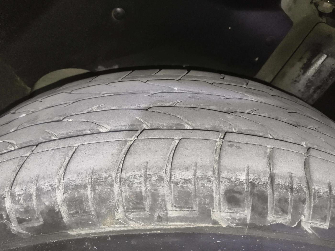 2019 MG HECTOR SHARP 1.5 DCT PETROL, Petrol, Automatic, 1,15,634 km, Left Front Tyre Tread