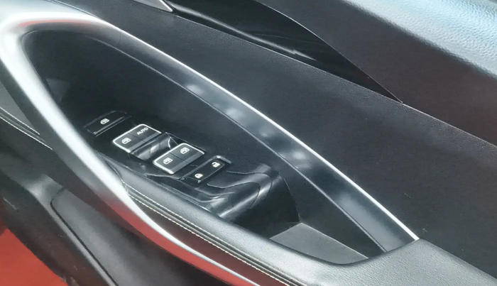 2019 MG HECTOR SHARP 1.5 DCT PETROL, Petrol, Automatic, 1,15,634 km, Driver Side Door Panels Control