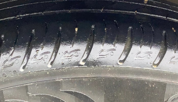 2025 KIA SONET HTX 1.5 AT, Diesel, Automatic, 27,399 km, Left Front Tyre Tread