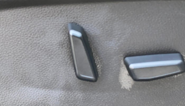 2023 KIA SELTOS HTX PLUS 1.5 IMT DIESEL, Diesel, Manual, 71,001 km, Driver Side Adjustment Panel