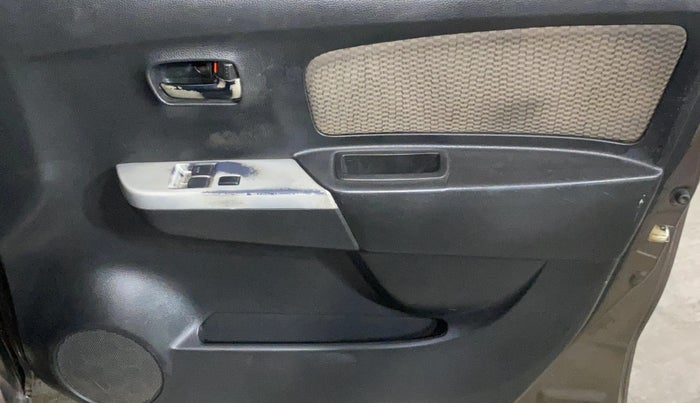 2014 Maruti Wagon R 1.0 LXI, Petrol, Manual, 68,771 km, Driver Side Door Panels Control