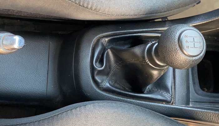 2017 Maruti Swift VXI, Petrol, Manual, 67,233 km, Gear Lever