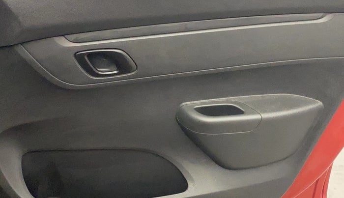 2016 Renault Kwid RXT 0.8 (O), Petrol, Manual, 32,225 km, Driver Side Door Panels Control