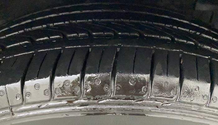 2021 Maruti Ciaz ALPHA 1.5 SHVS PETROL, Petrol, Manual, 16,877 km, Right Front Tyre Tread
