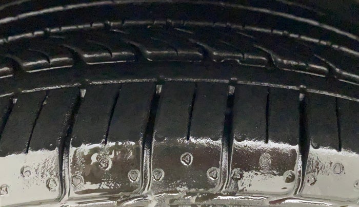 2021 Maruti Ciaz ALPHA 1.5 SHVS PETROL, Petrol, Manual, 16,877 km, Left Front Tyre Tread