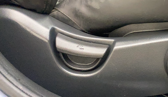 2015 Hyundai Xcent S (O) 1.2, Petrol, Manual, 79,588 km, Driver Side Adjustment Panel