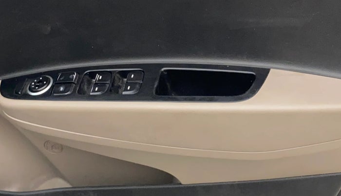 2015 Hyundai Xcent S (O) 1.2, Petrol, Manual, 79,588 km, Driver Side Door Panels Control