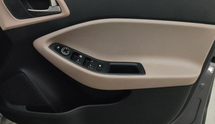 2017 Hyundai Elite i20 SPORTZ 1.2, Petrol, Manual, 81,590 km, Driver Side Door Panels Control