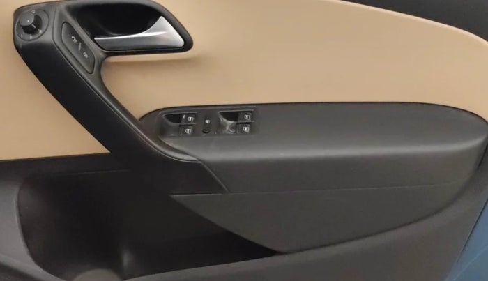 2016 Volkswagen Ameo HIGHLINE1.2L, Petrol, Manual, 59,833 km, Driver Side Door Panels Control