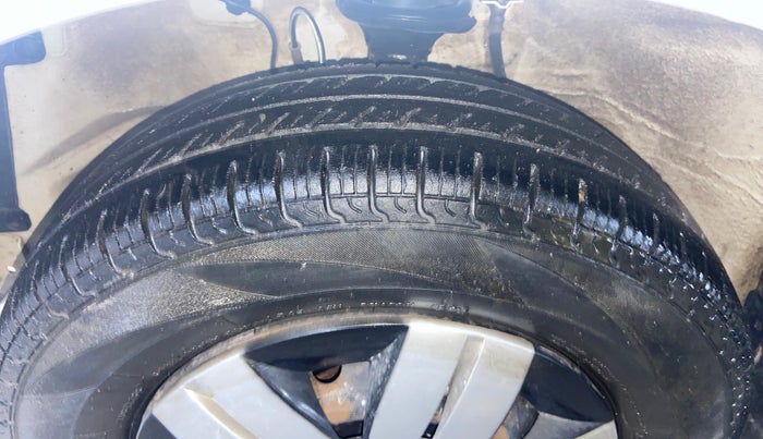 2019 Maruti Alto LXI, Petrol, Manual, 79,039 km, Left Front Tyre Tread