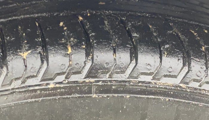 2022 Hyundai NEW I20 ASTA (O) 1.2 AT, Petrol, Automatic, 11,797 km, Left Front Tyre Tread